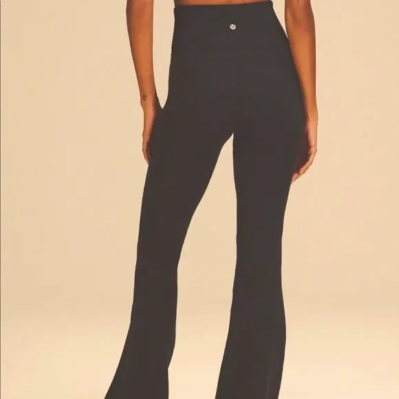 NWT Lululemon Groove Super-High-Rise Flared Pant Nulu ARMY GREEN OLIVE SIZE 4